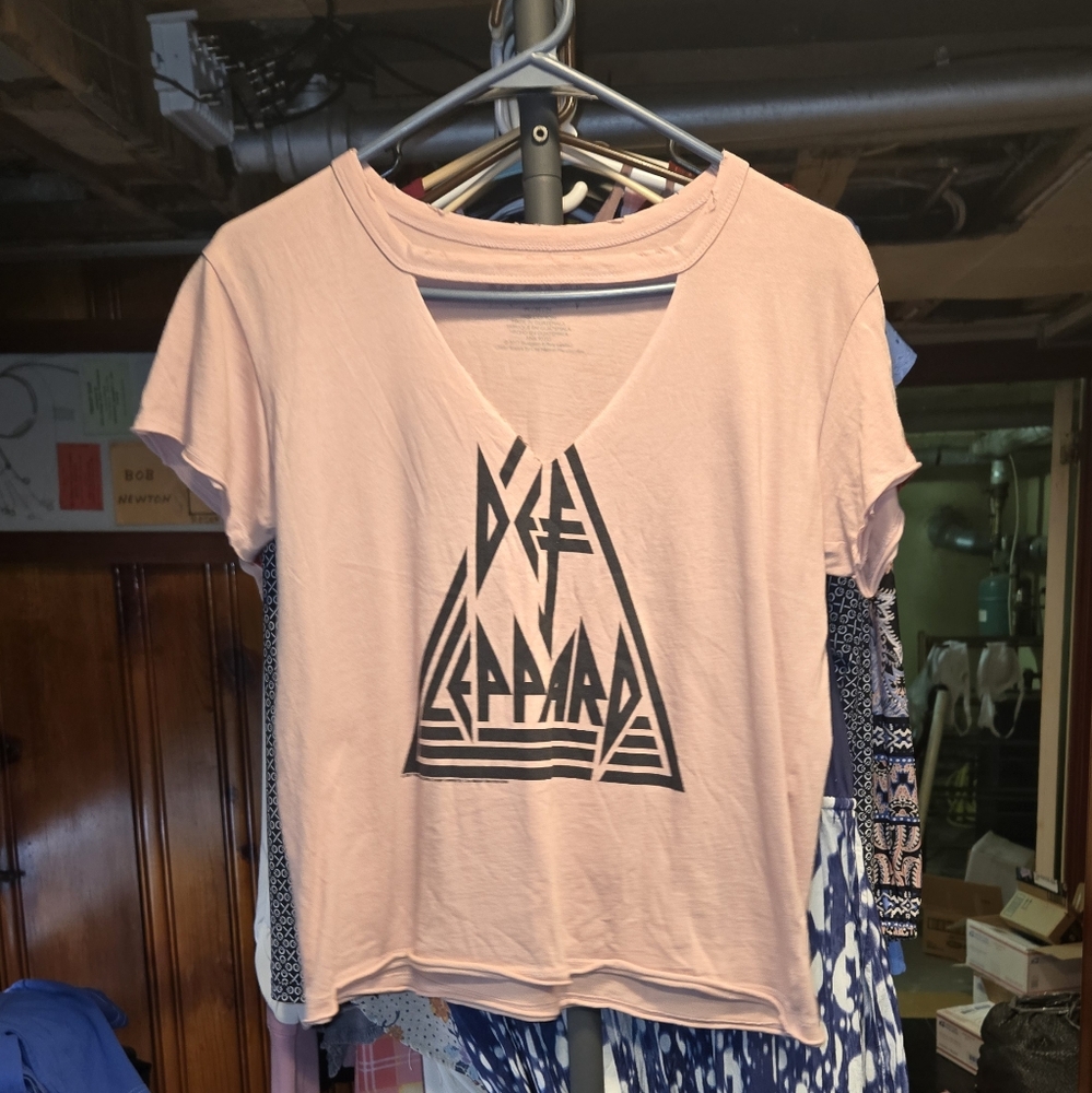 Def Leppard Pink Black V Neck Tee Shirt Misses Size Medium. BNWOT